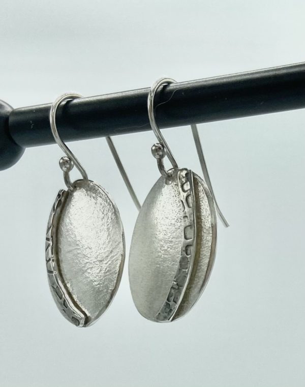 Small Textured Ovals - w textured accent